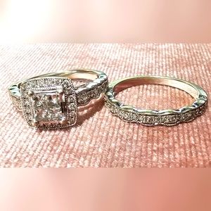 Engagement ring and wedding band set